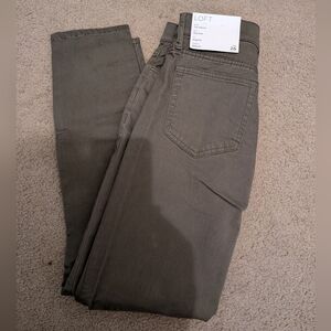 NWT! LOFT size 26.
